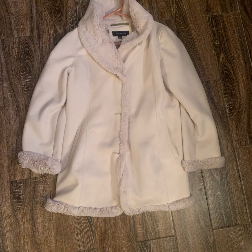 Jones New York Women's White Faux Fur Trim Coat